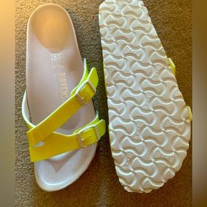 Birkenstock size 38 (7/7.5)-like new